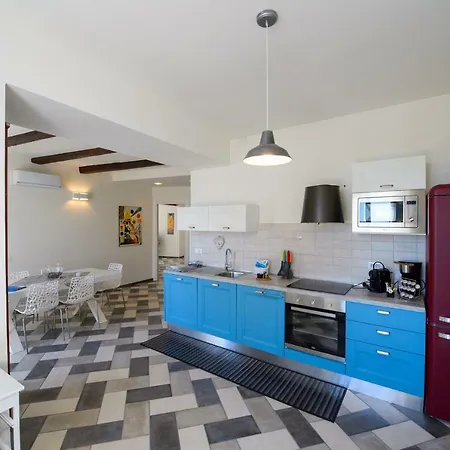 Apartament Ranzoni 3 Sub. 1 *